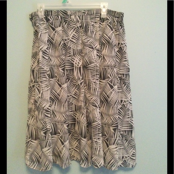 Allyson Cara skirt - Picture 2 of 4